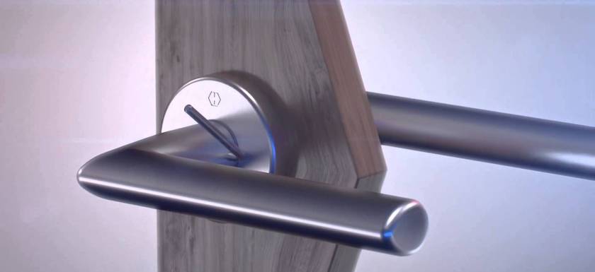 Ouverture de porte claquée